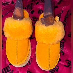 UGG Funkette in Vibrant Orange